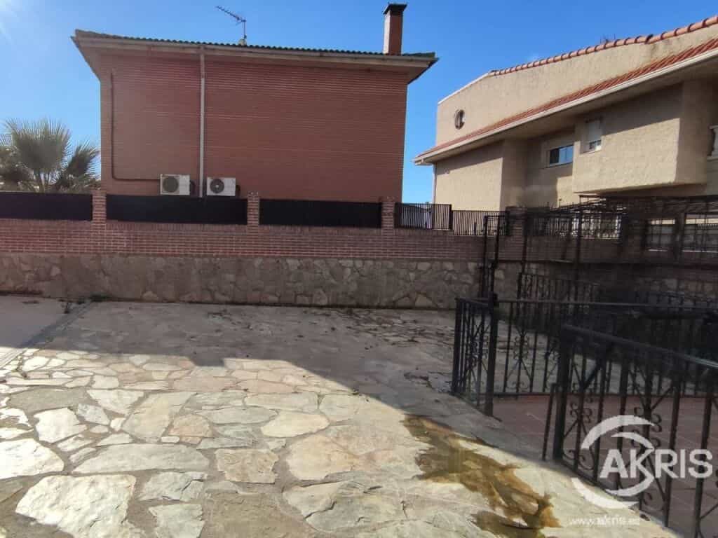 rumah dalam Casarrubios del Monte, Castilla-La Mancha 11603060