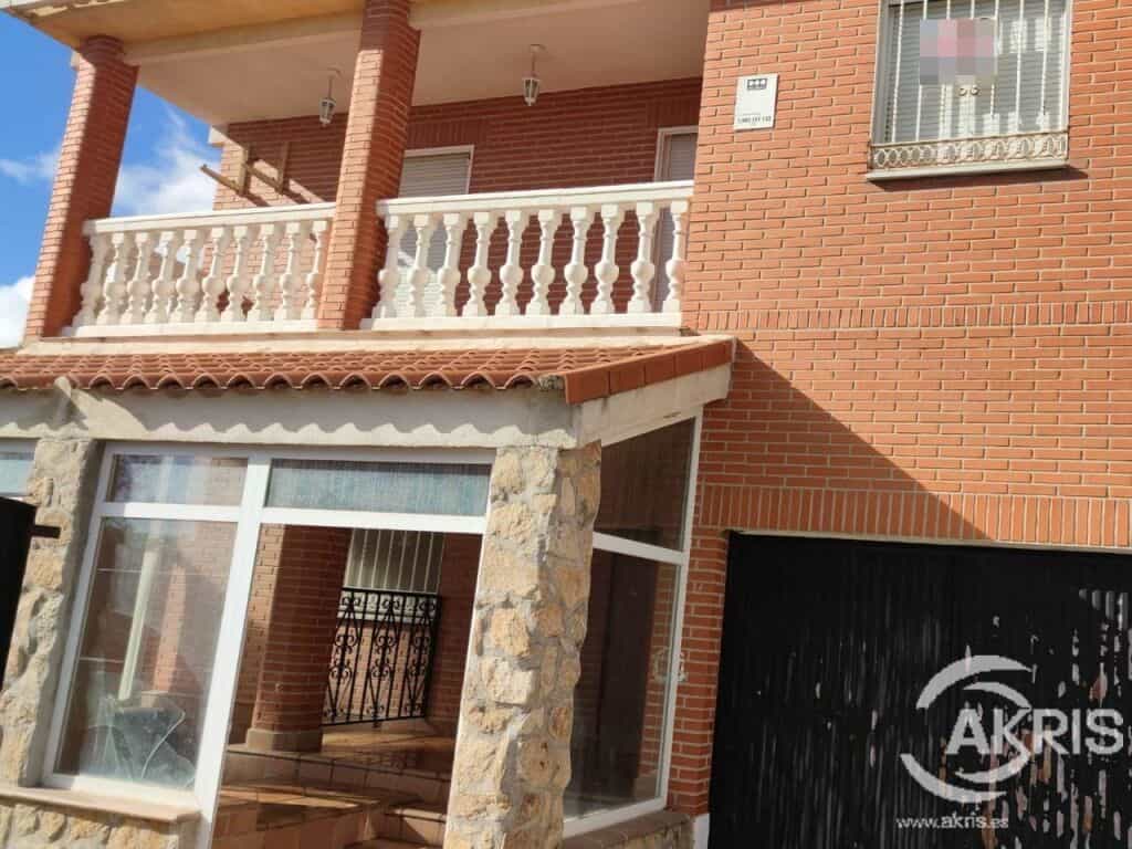 House in Casarrubios del Monte, Castilla-La Mancha 11603060