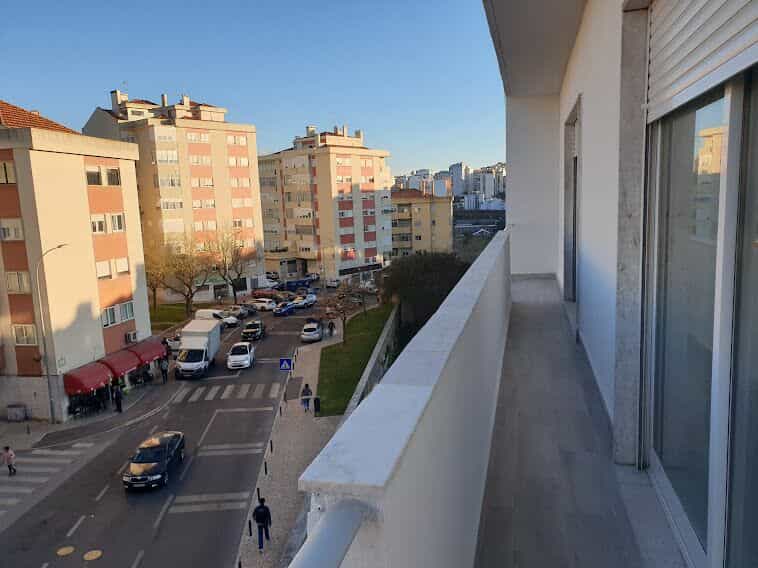 Condominium in Amadora, Lisbon 11603384