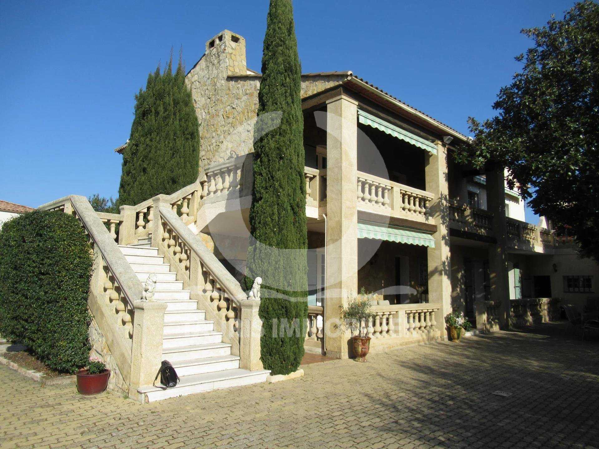 σπίτι σε Istres, Provence-Alpes-Cote d'Azur 11603522