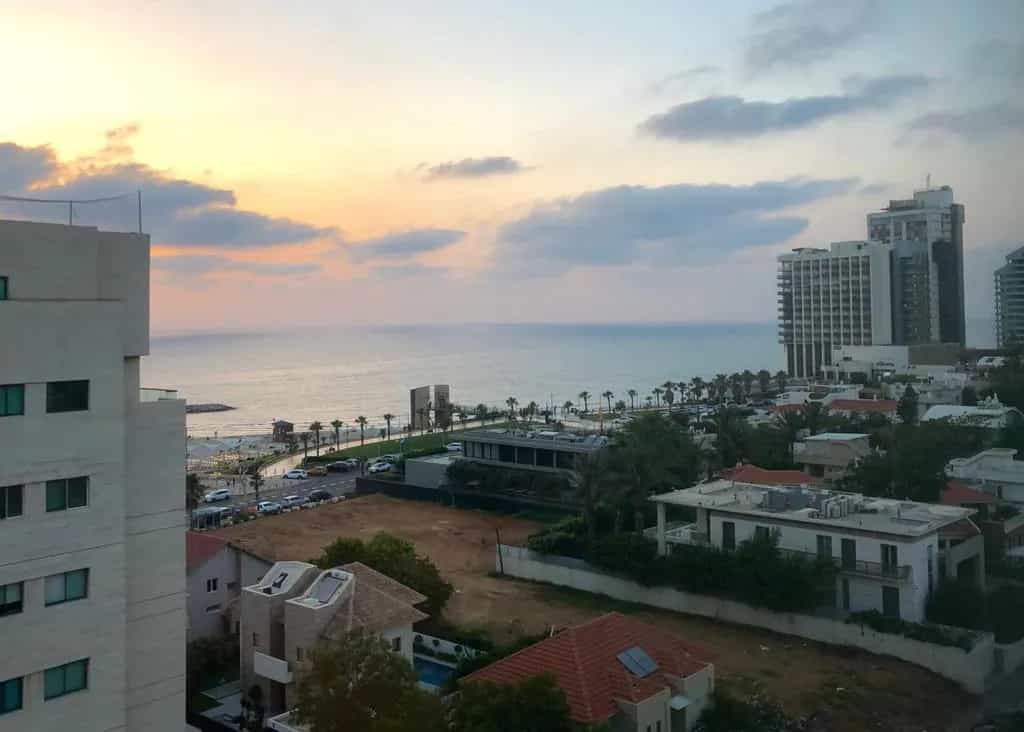 Condominium dans Herzliyya, Tel Aviv 11603543