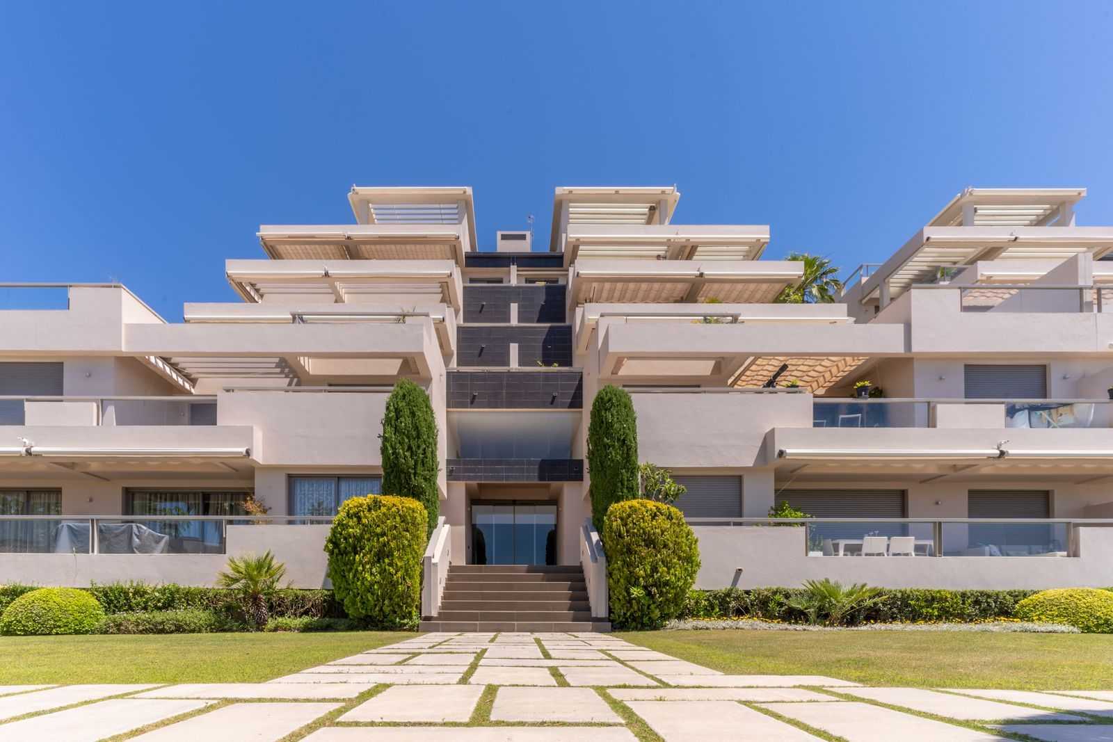 Condominium in Benahavis, Andalusia 11605071