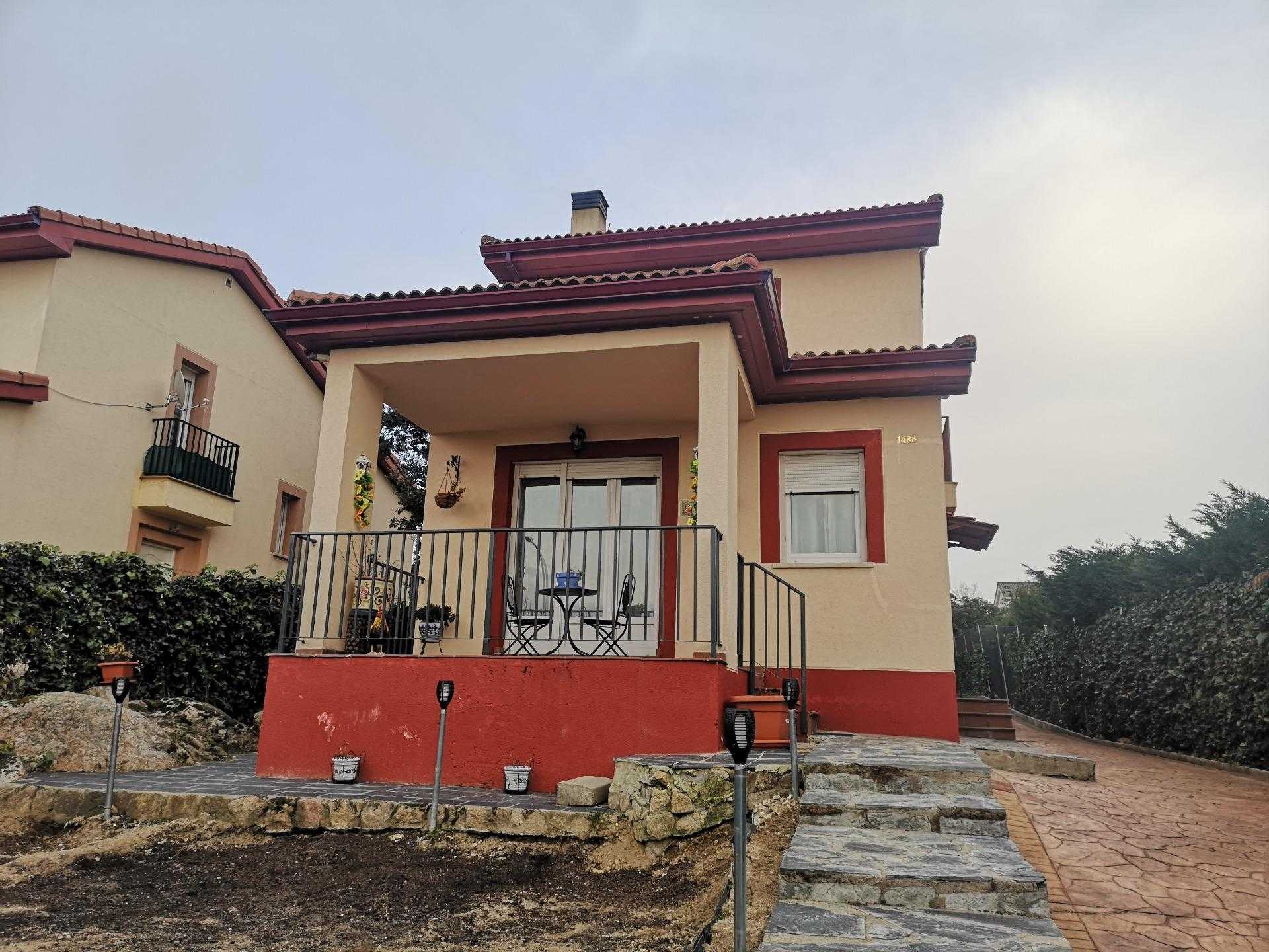 жилой дом в Los Ángeles de San Rafael, Castilla y León 11607499