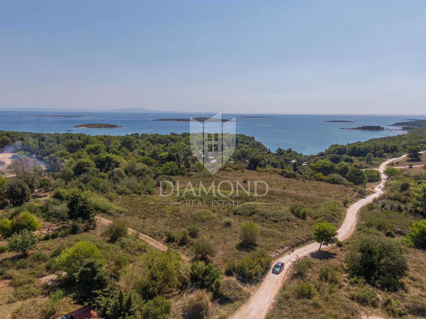 Land in Premantura, Istria County 11607863