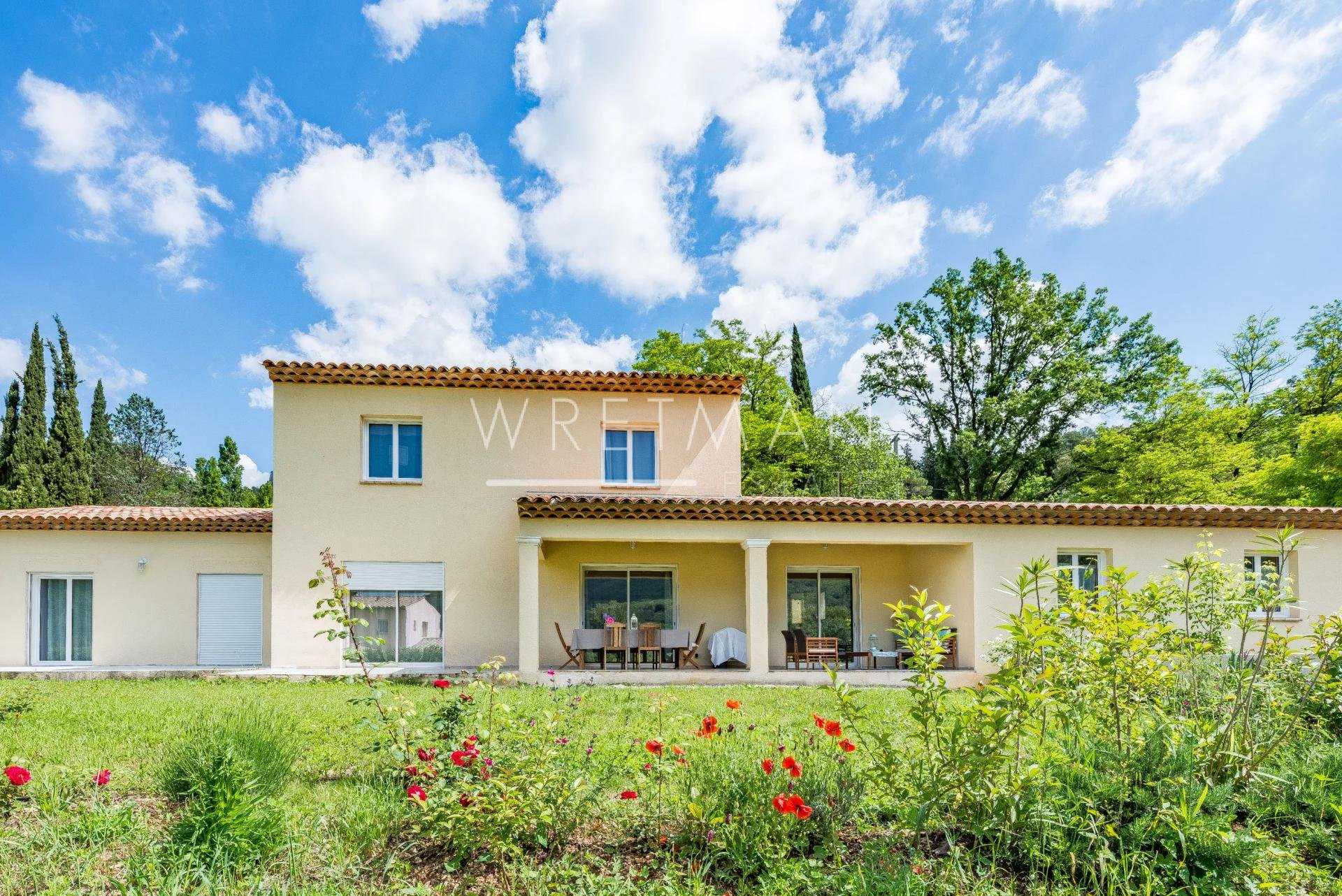 House in Le Bar-sur-Loup, Provence-Alpes-Cote d'Azur 11608546