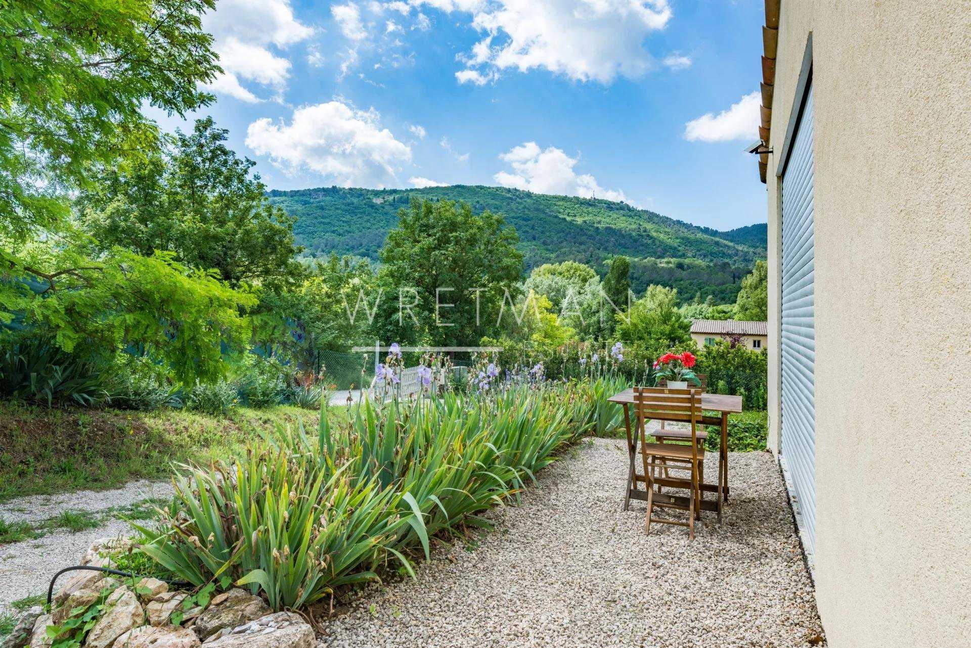 Talo sisään Le Bar-sur-Loup, Provence-Alpes-Cote d'Azur 11608546