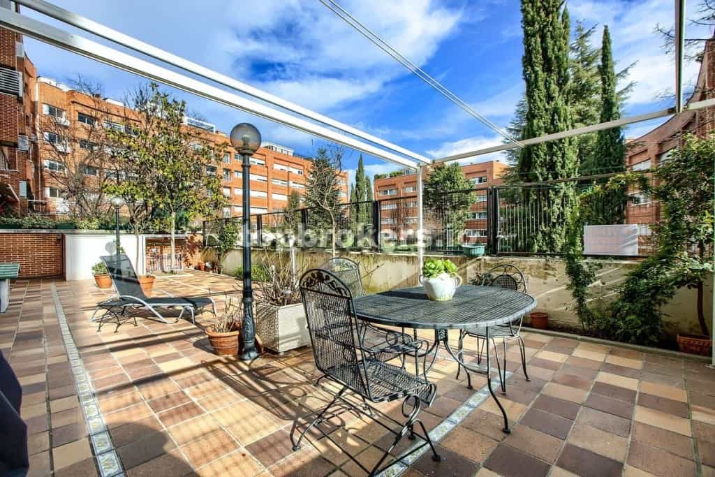 Condominium in Madrid, Comunidad de Madrid 11611066