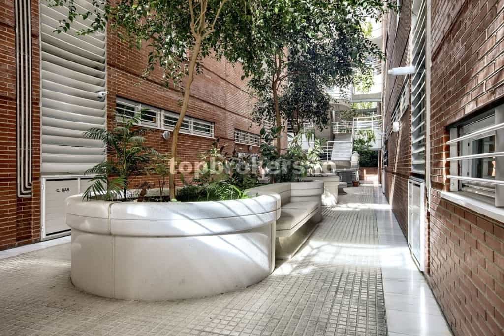 Condominium in Madrid, Comunidad de Madrid 11611066