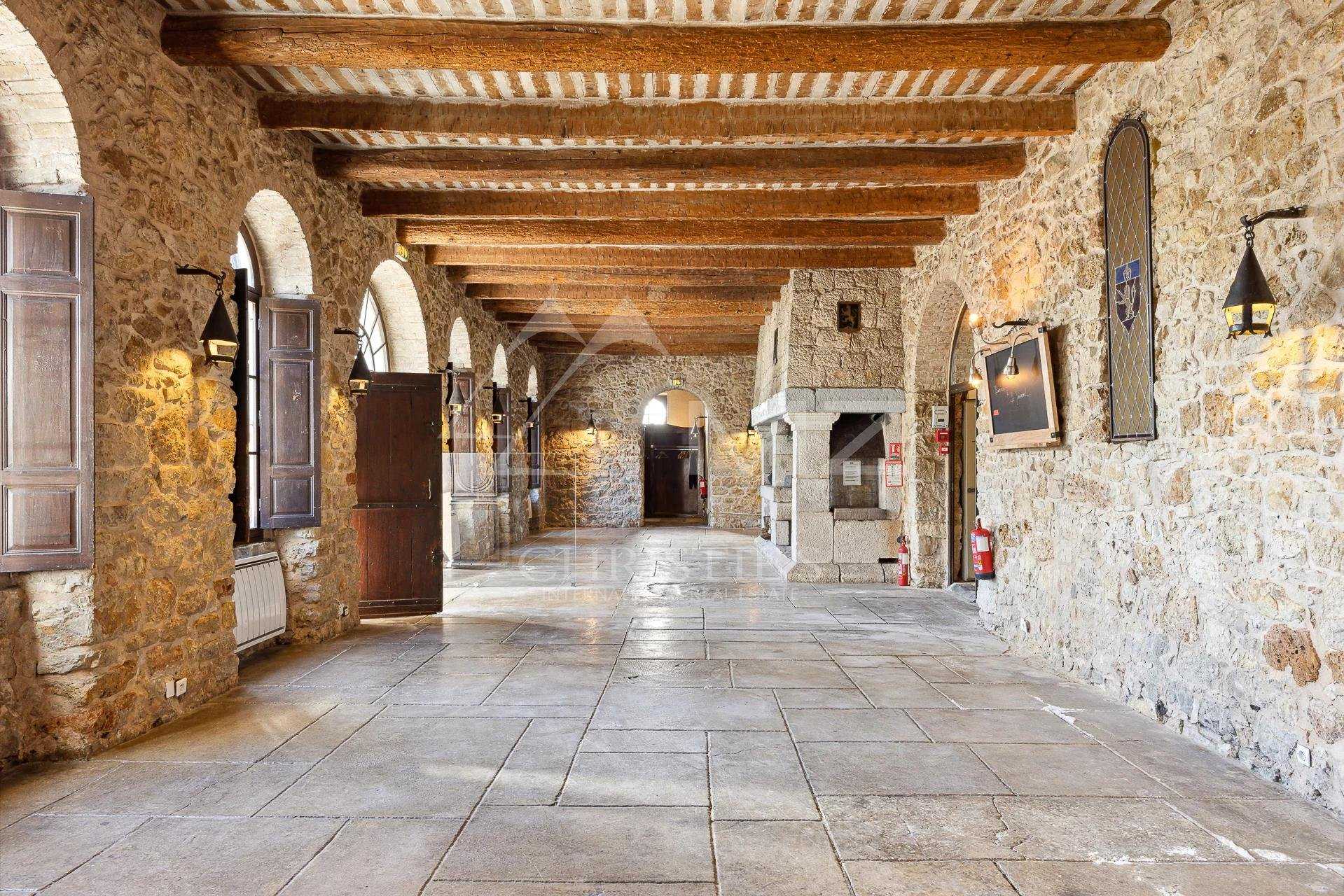 Rumah di Le Bar-sur-Loup, Provence-Alpes-Cote d'Azur 11611135