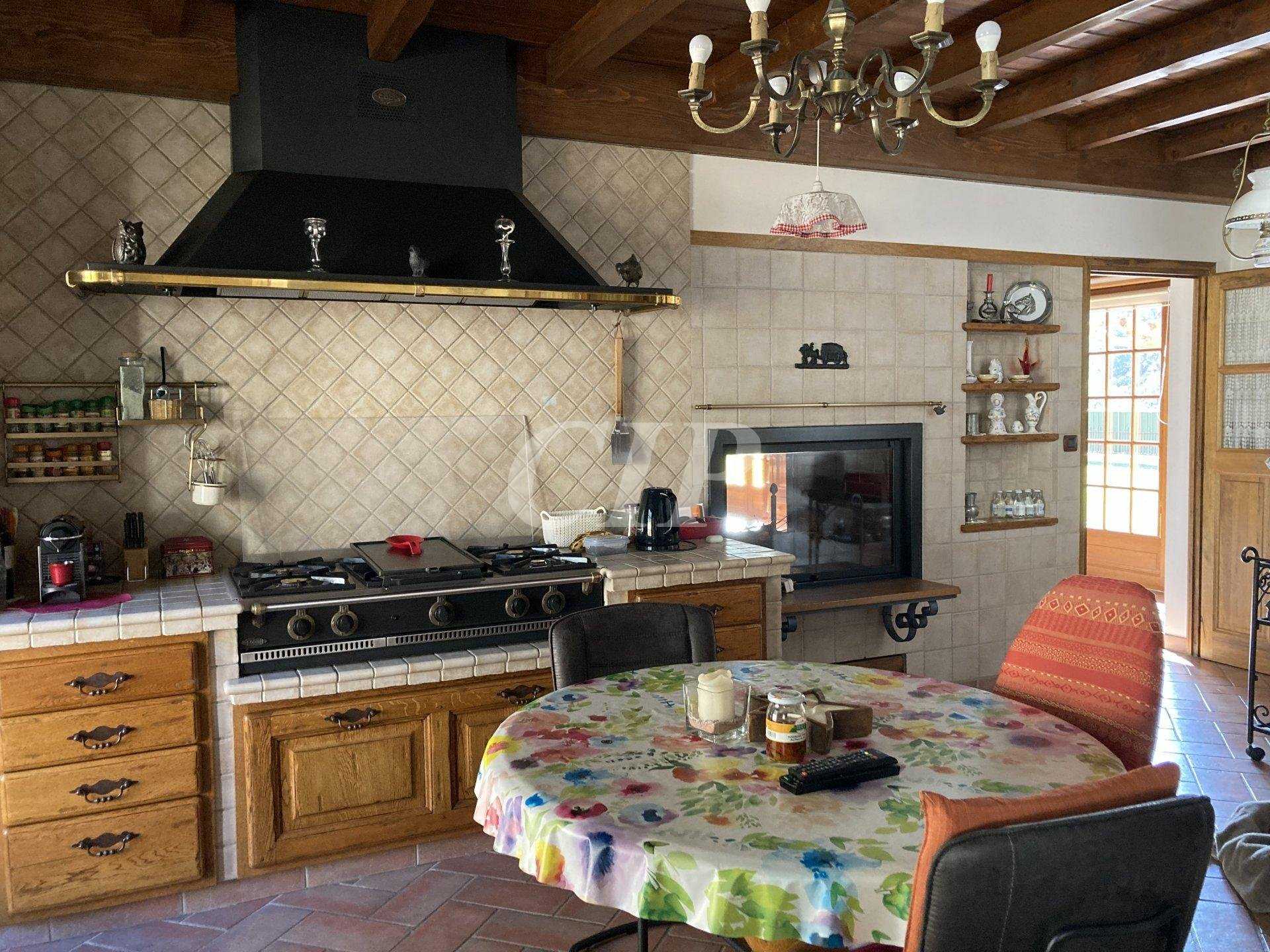 rumah dalam Trans-en-Provence, Provence-Alpes-Cote d'Azur 11611152