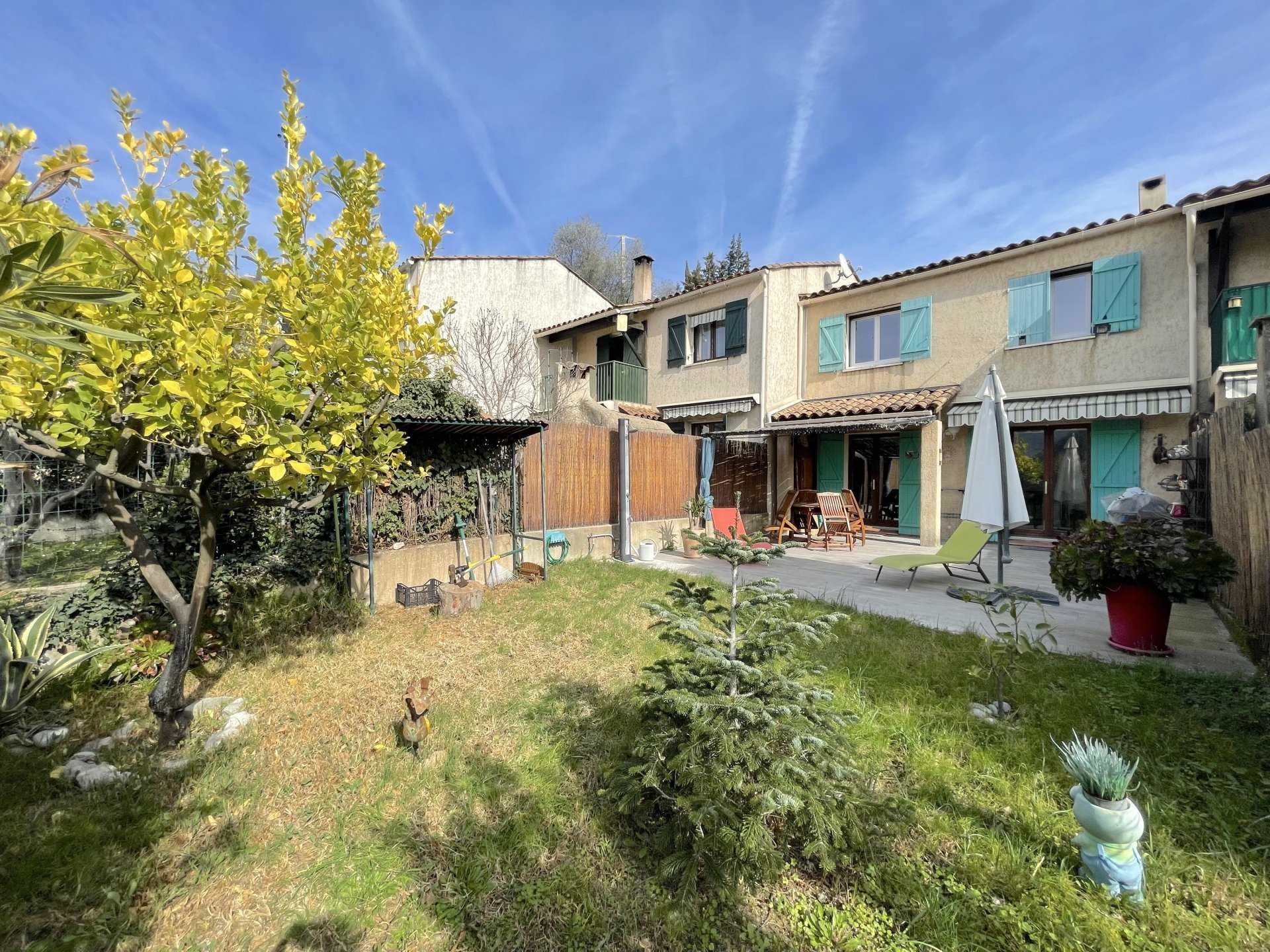 Plusieurs maisons dans Saint-André-de-la-Roche, Provence-Alpes-Côte d'Azur 11611162