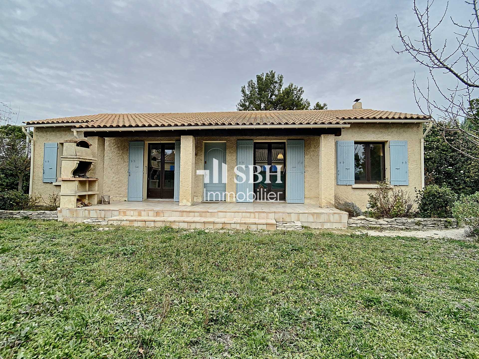 House in Le Thor, Provence-Alpes-Cote d'Azur 11611211