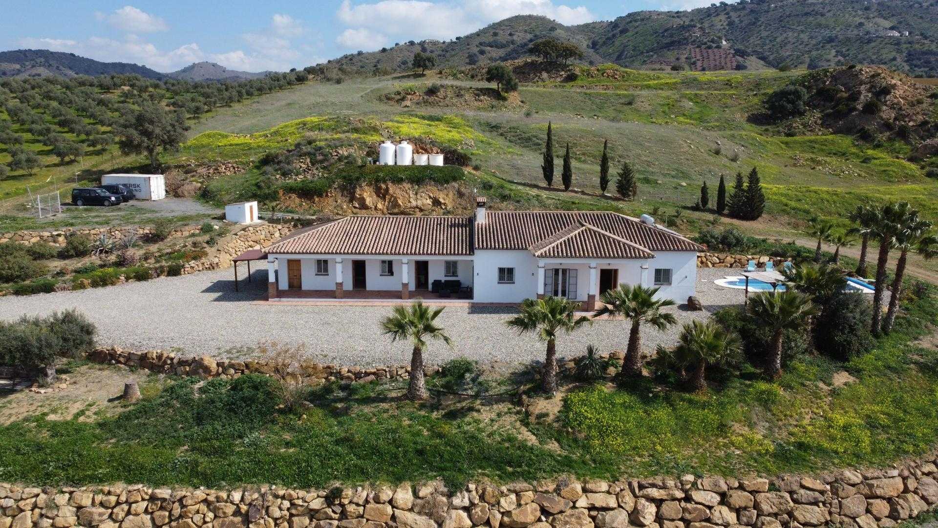 House in Pizarra, Andalusia 11611527