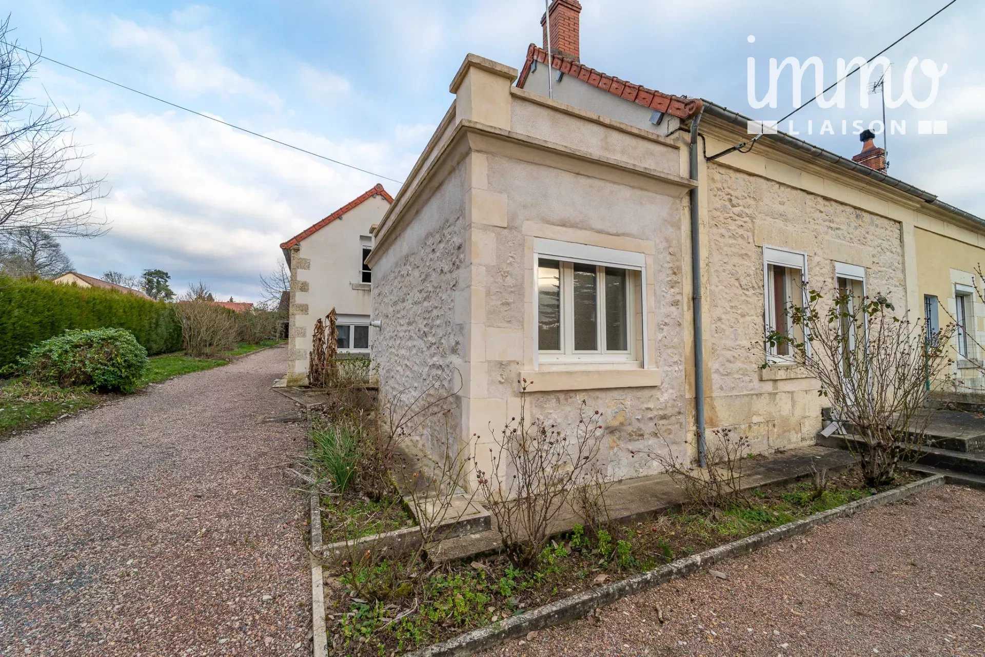 Haus im Guerigny, Bourgogne-Franche-Comte 11613671
