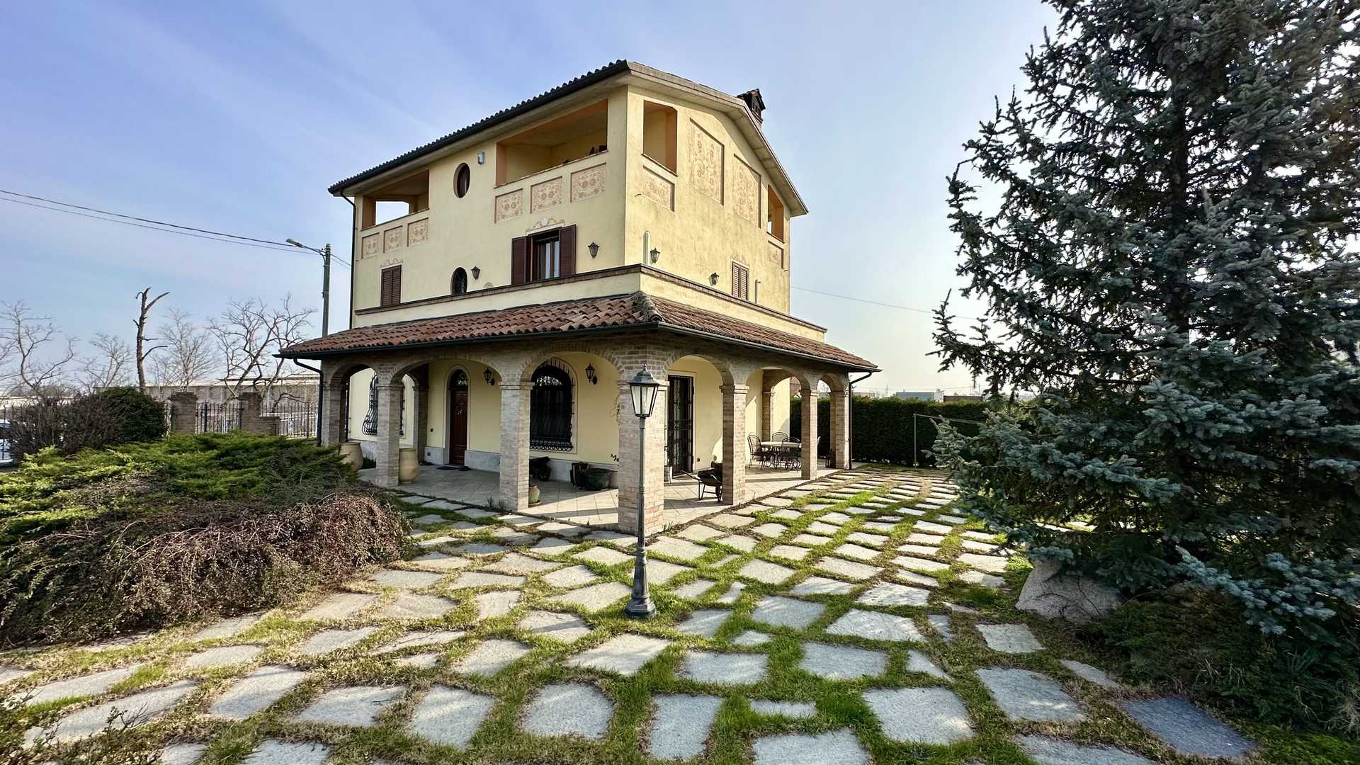 rumah dalam Tortona, Piedmont 11614185