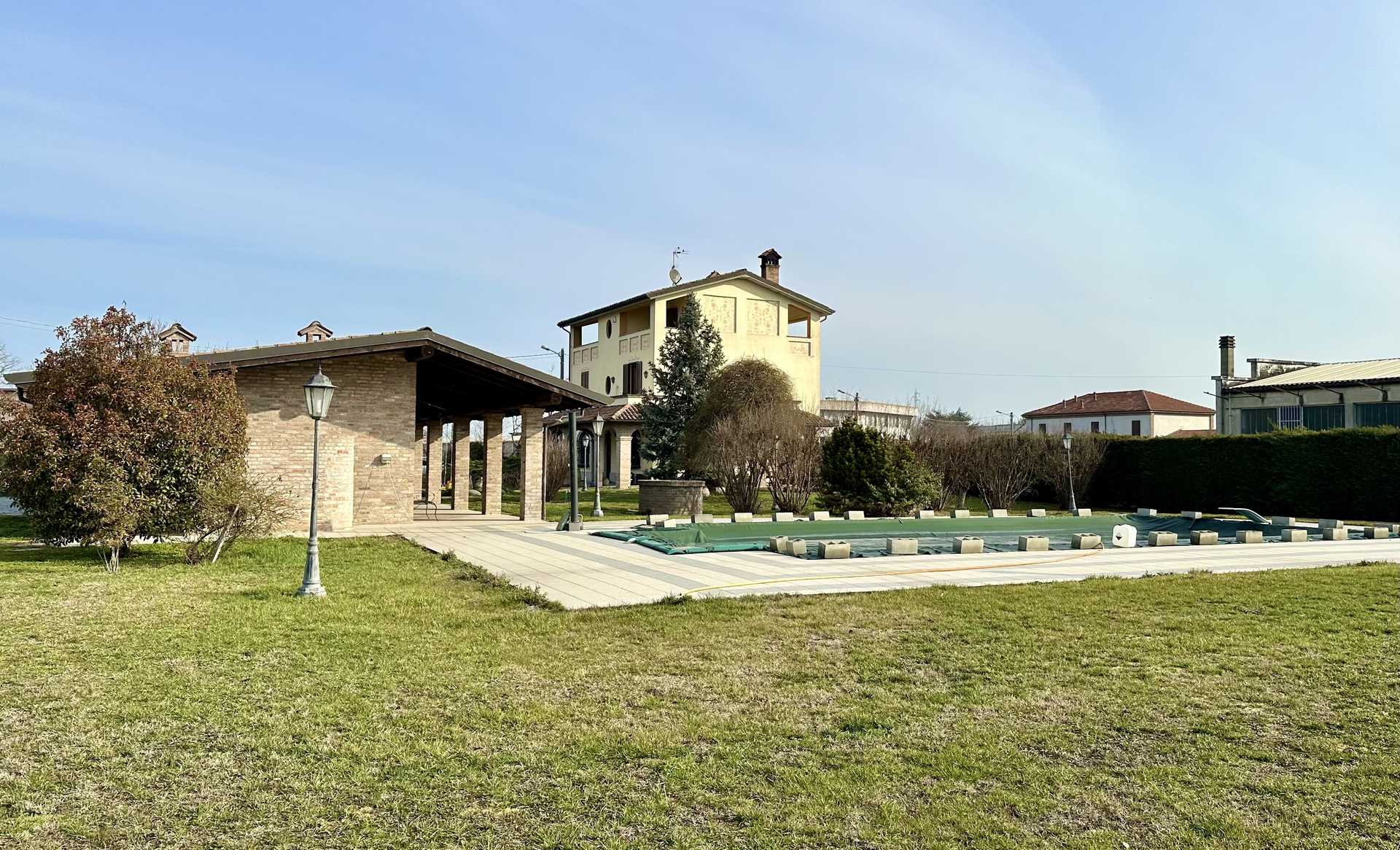 房子 在 Tortona, Piedmont 11614185