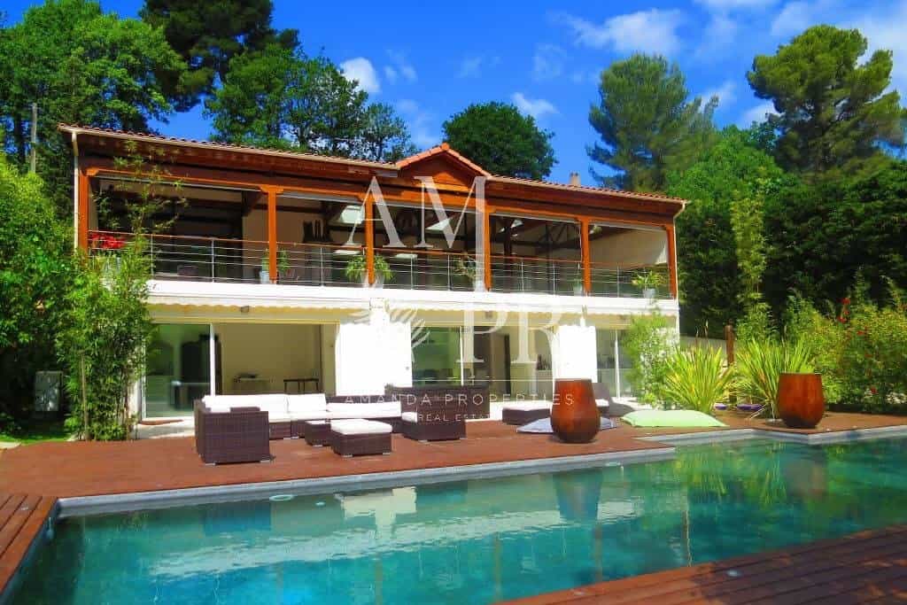 House in Mougins, Provence-Alpes-Cote d'Azur 11614440