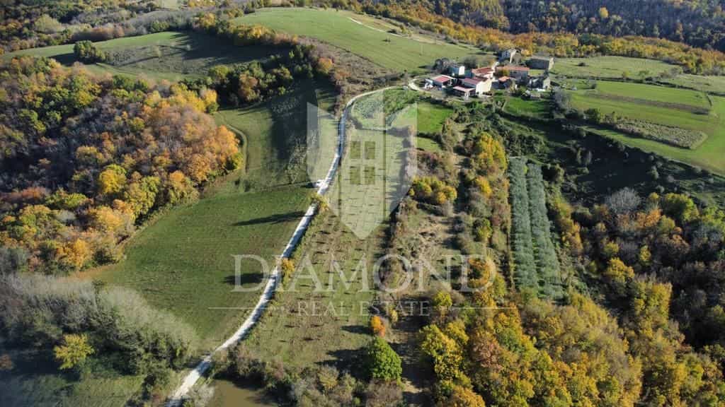 Land i Momjan, Istria County 11614609