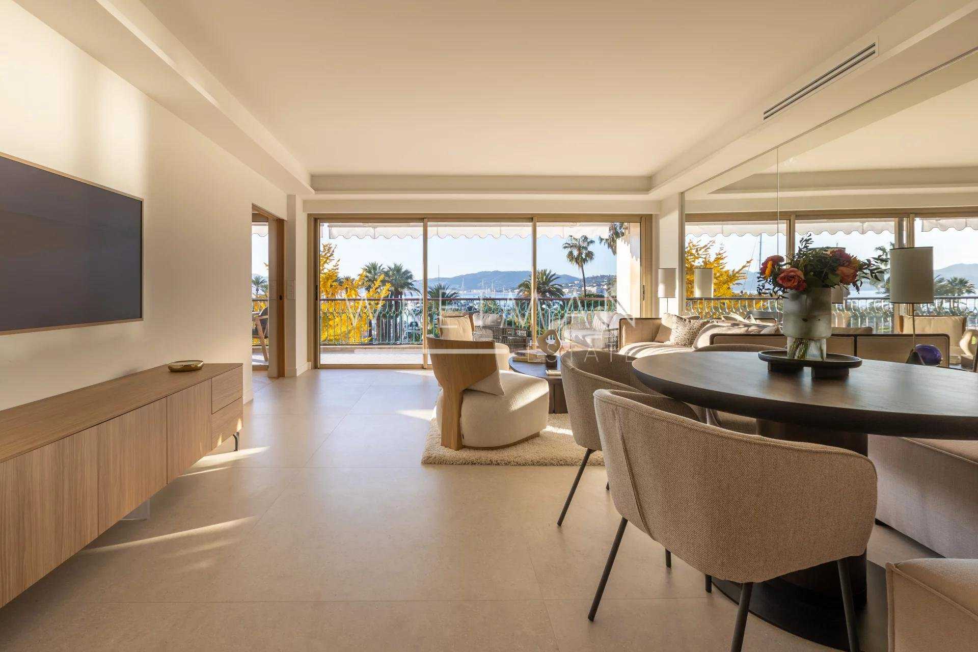 Condominium in Cannes, Alpes-Maritimes 11614751