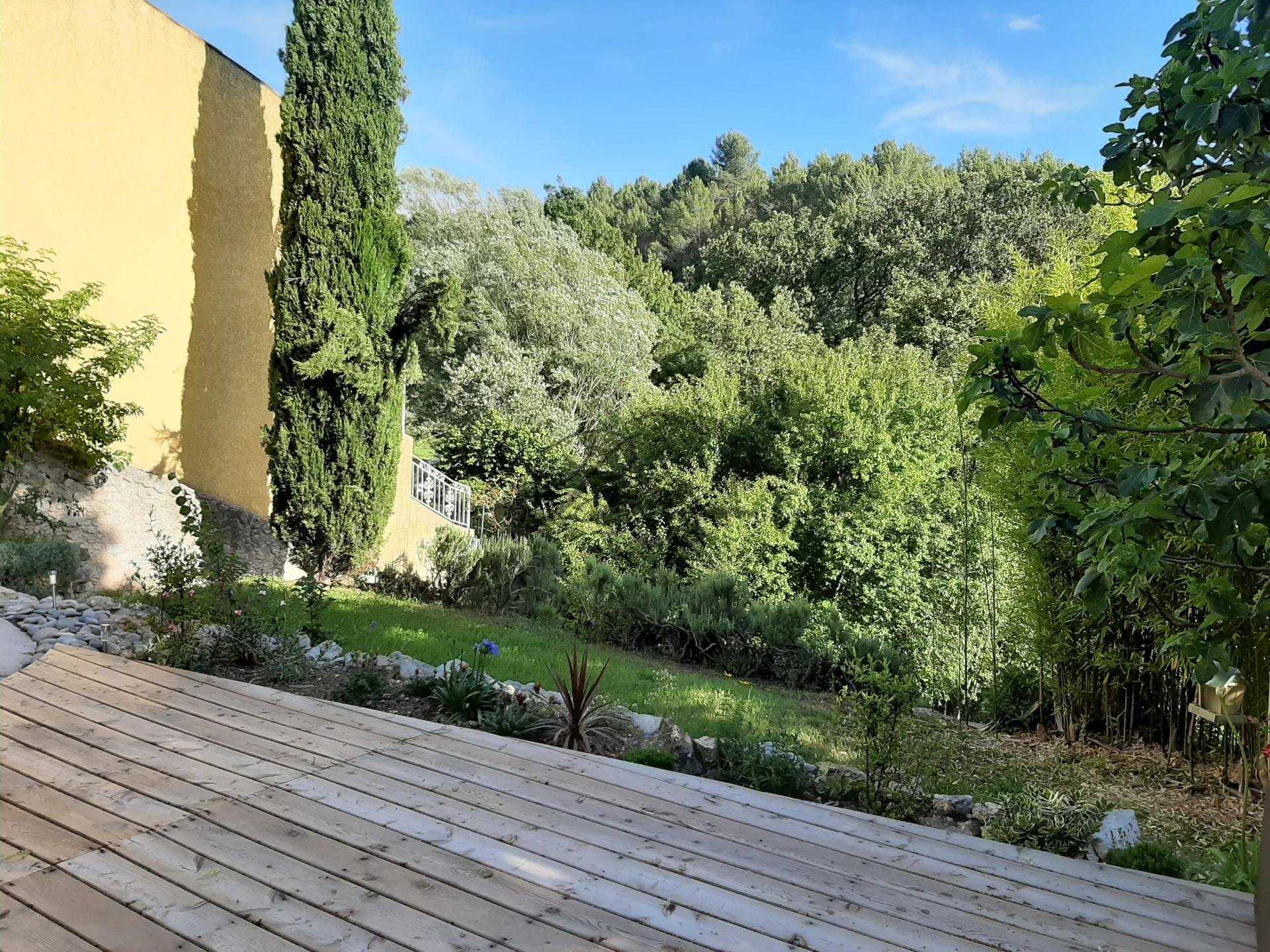 Hus i La Bastide-des-Jourdans, Provence-Alpes-Cote d'Azur 11614790