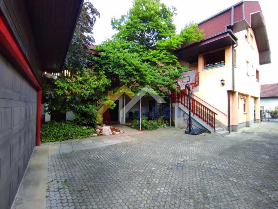 Rumah di Vukomerec, Zagreb, Grad 11615241