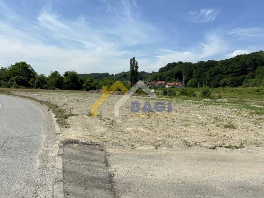 Tanah dalam Cucerje, Zagreb, Grad 11615601