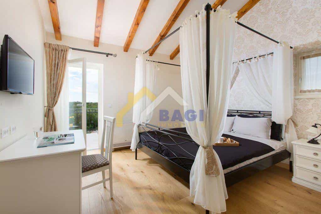 rumah dalam Bale, Istria County 11615720