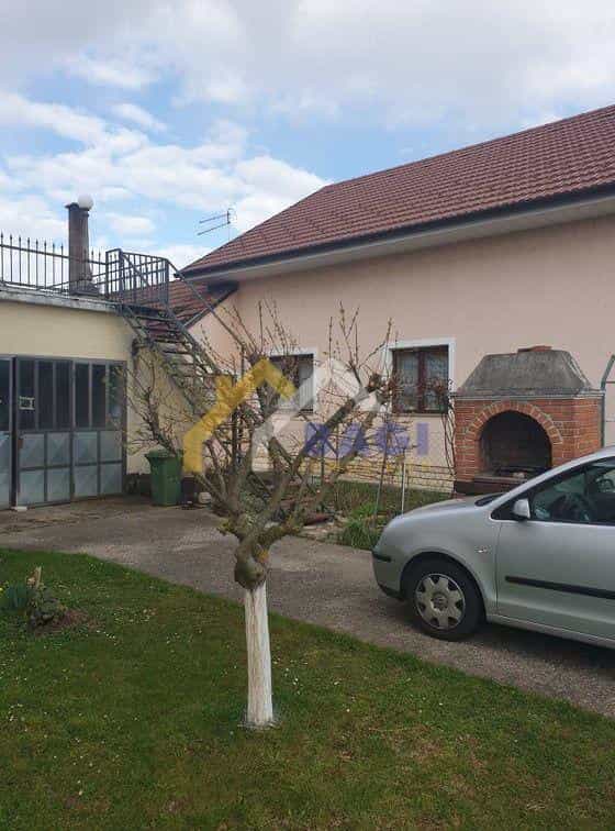 rumah dalam Petrovina Turopoljska, Zagreb County 11615749