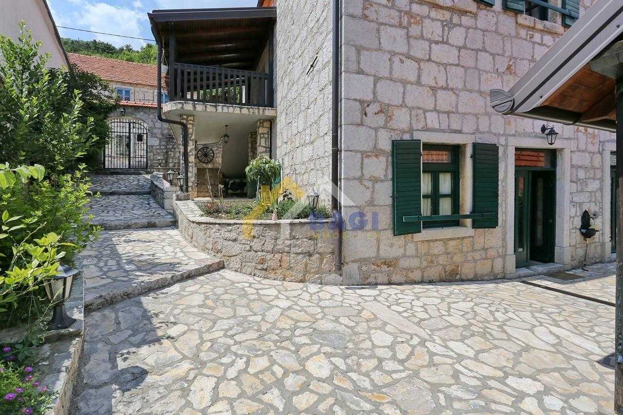 жилой дом в Vrlika, Split-Dalmatia County 11615775