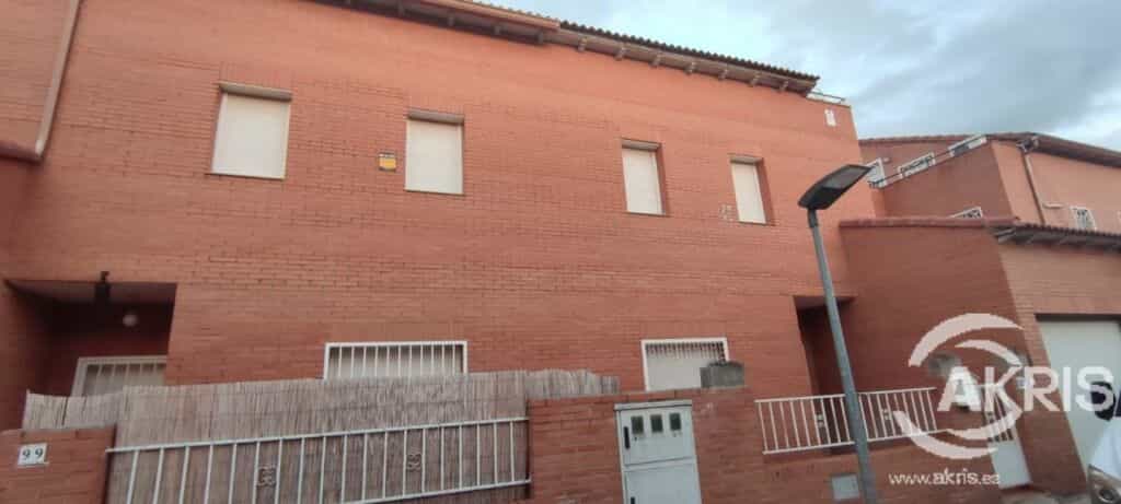 Talo sisään Chozas de Canales, Castille-La Mancha 11616746
