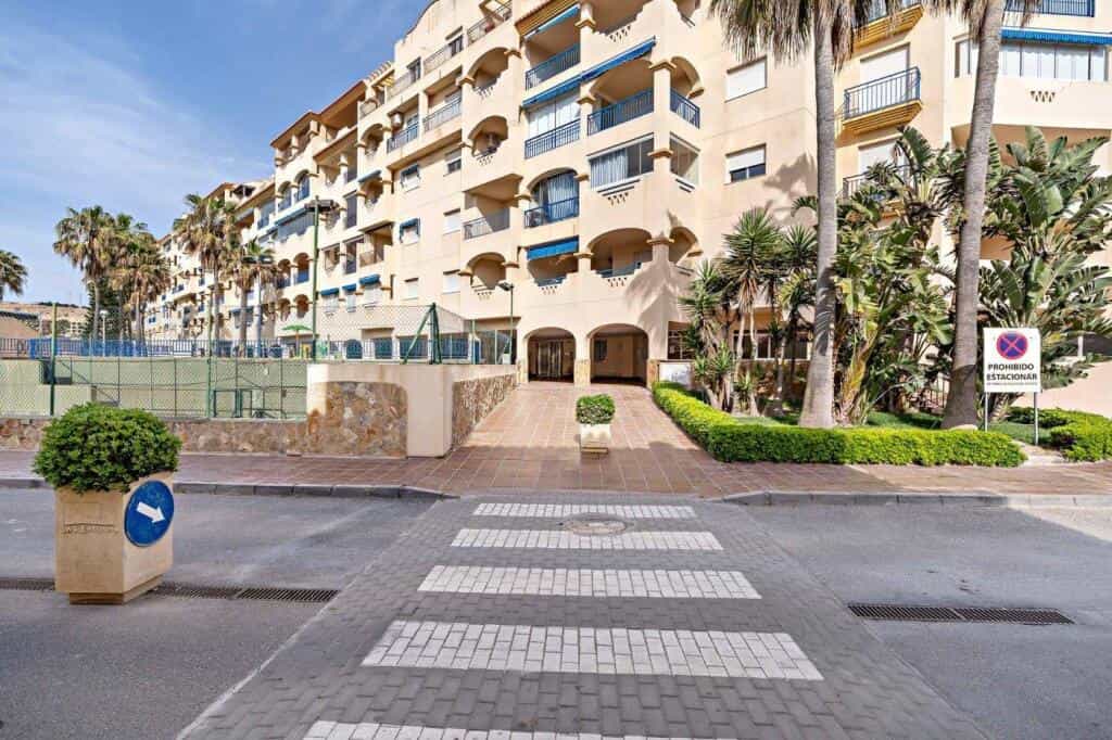 Condominium in Las Entinas, Andalusia 11616772