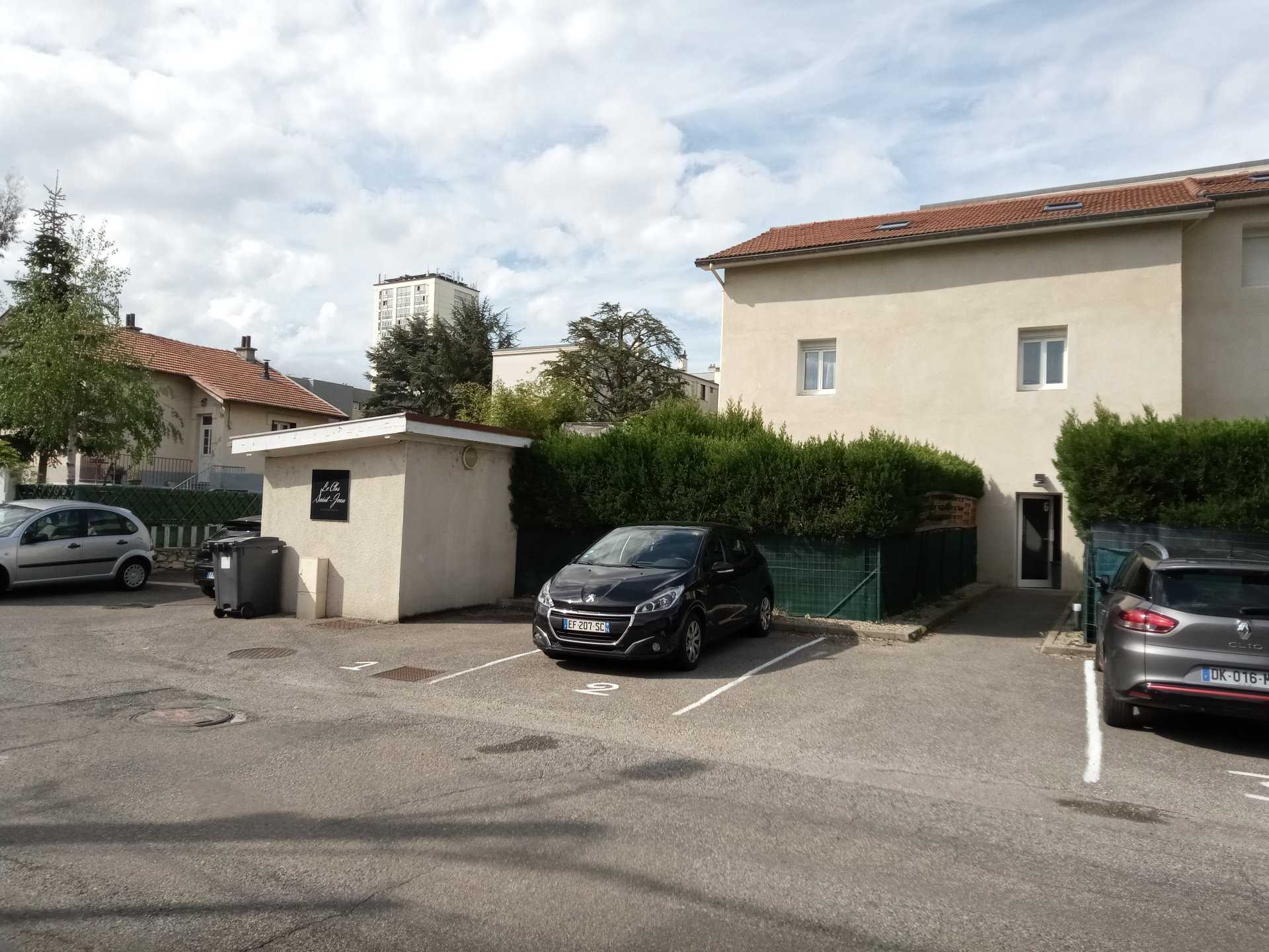 Condominium in Eaux Claires, Auvergne-Rhone-Alpes 11616784