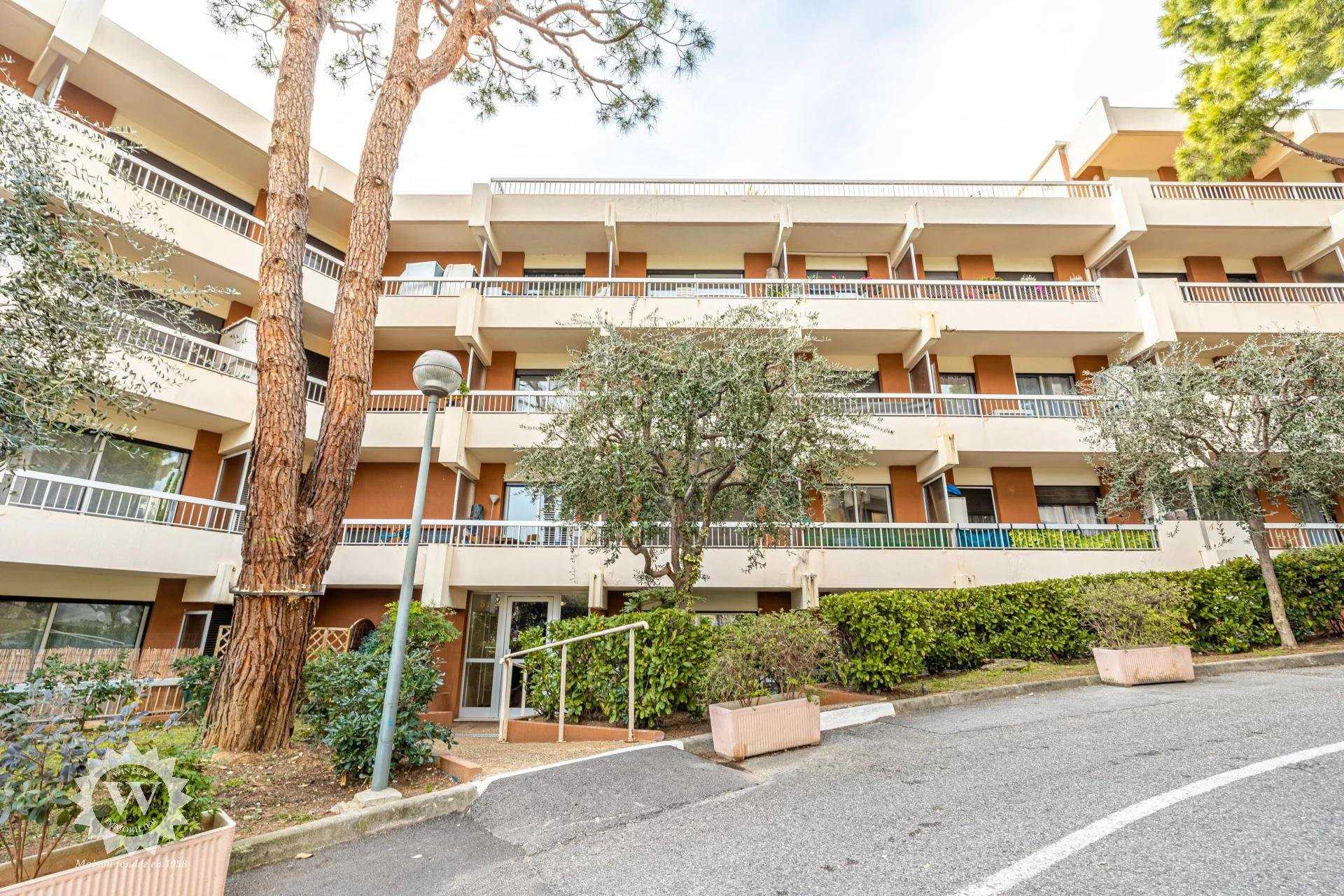 Condominium in Nice, Alpes-Maritimes 11616799