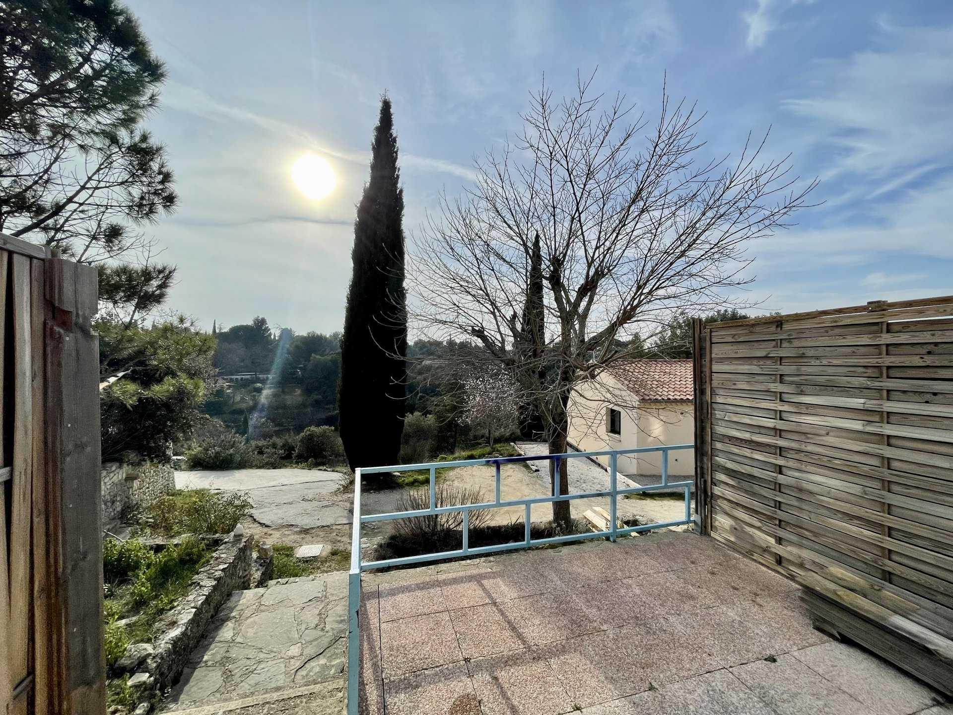 Condominium in Venasque, Provence-Alpes-Cote d'Azur 11616807