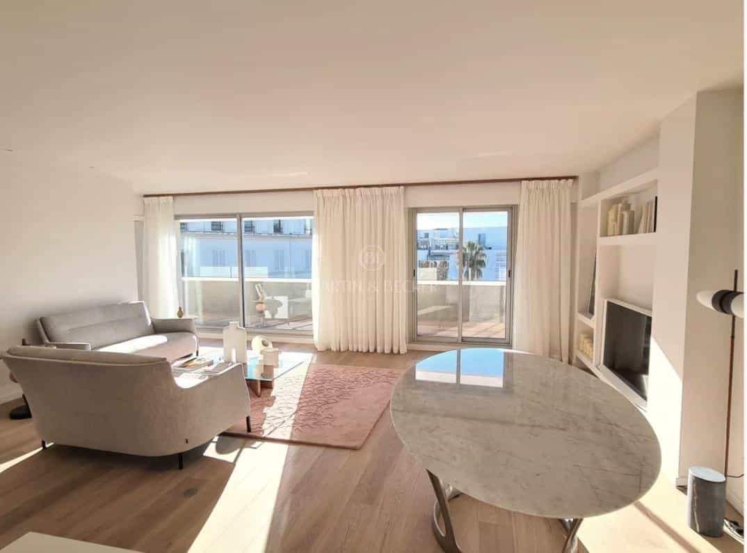 公寓 在 Cannes, Alpes-Maritimes 11616851