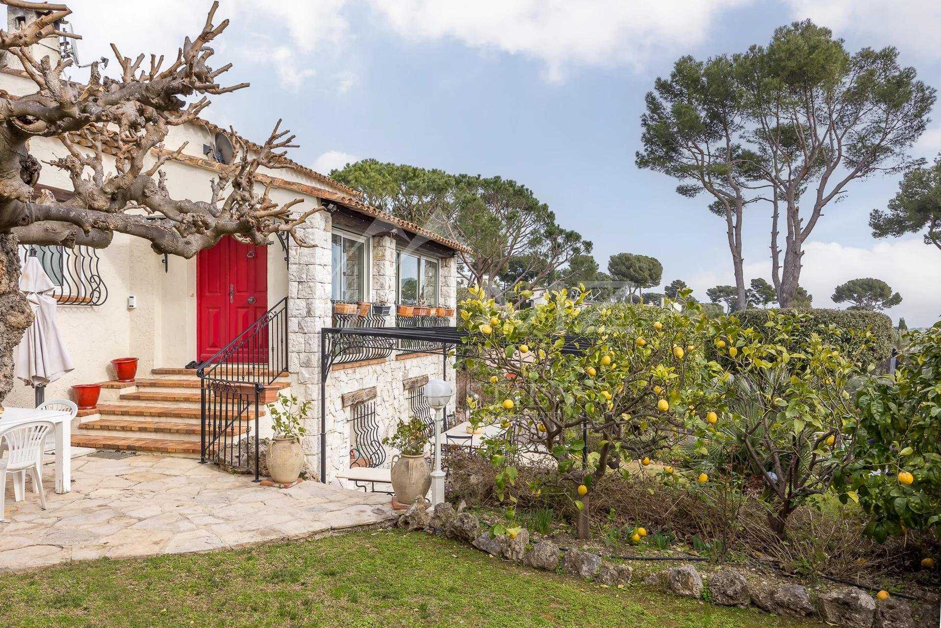 بيت في Antibes, Alpes-Maritimes 11617677