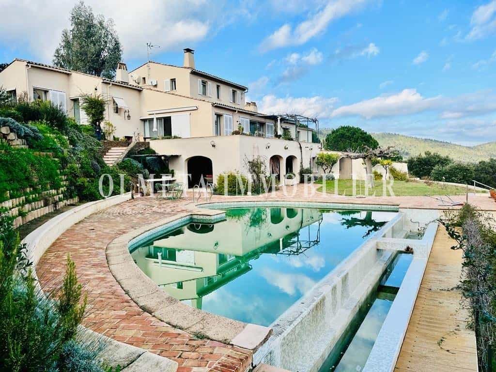Hus i Grimaud, Provence-Alpes-Cote d'Azur 11618272