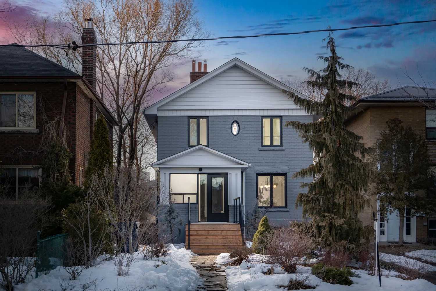 House in Toronto, 150 Saint Johns Road 11618415