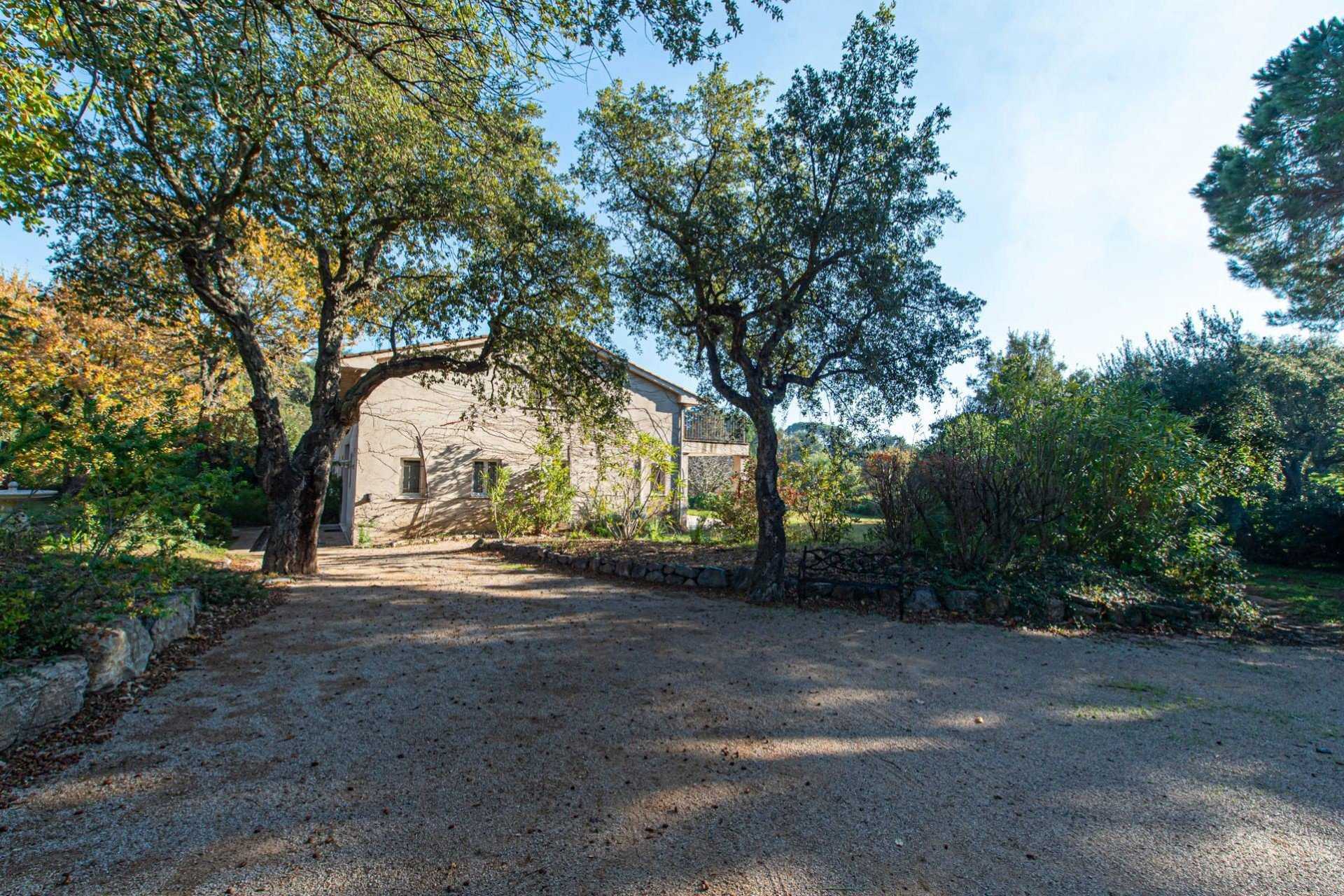 Rumah di Grimaud, Provence-Alpes-Cote d'Azur 11619033