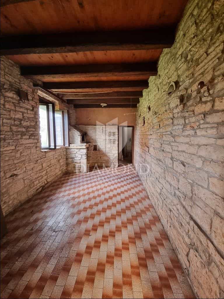 بيت في Momjan, Istria County 11620344