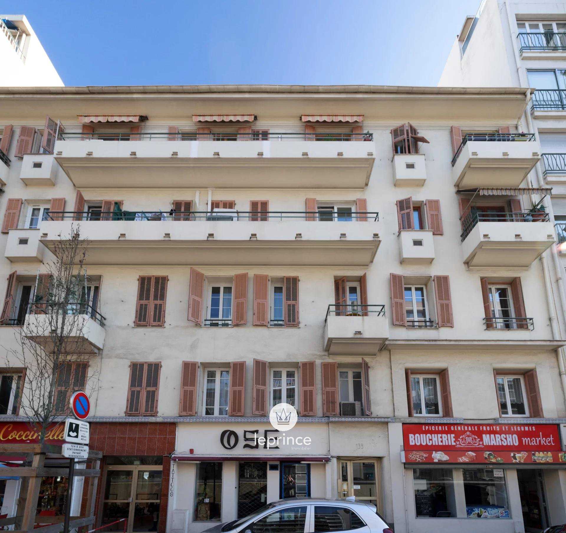 Condominium in Nice, Alpes-Maritimes 11620401