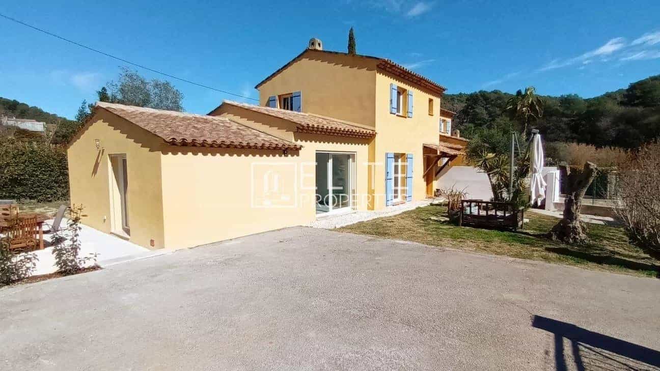 Hus i La Roquette-sur-Siagne, Provence-Alpes-Cote d'Azur 11620437