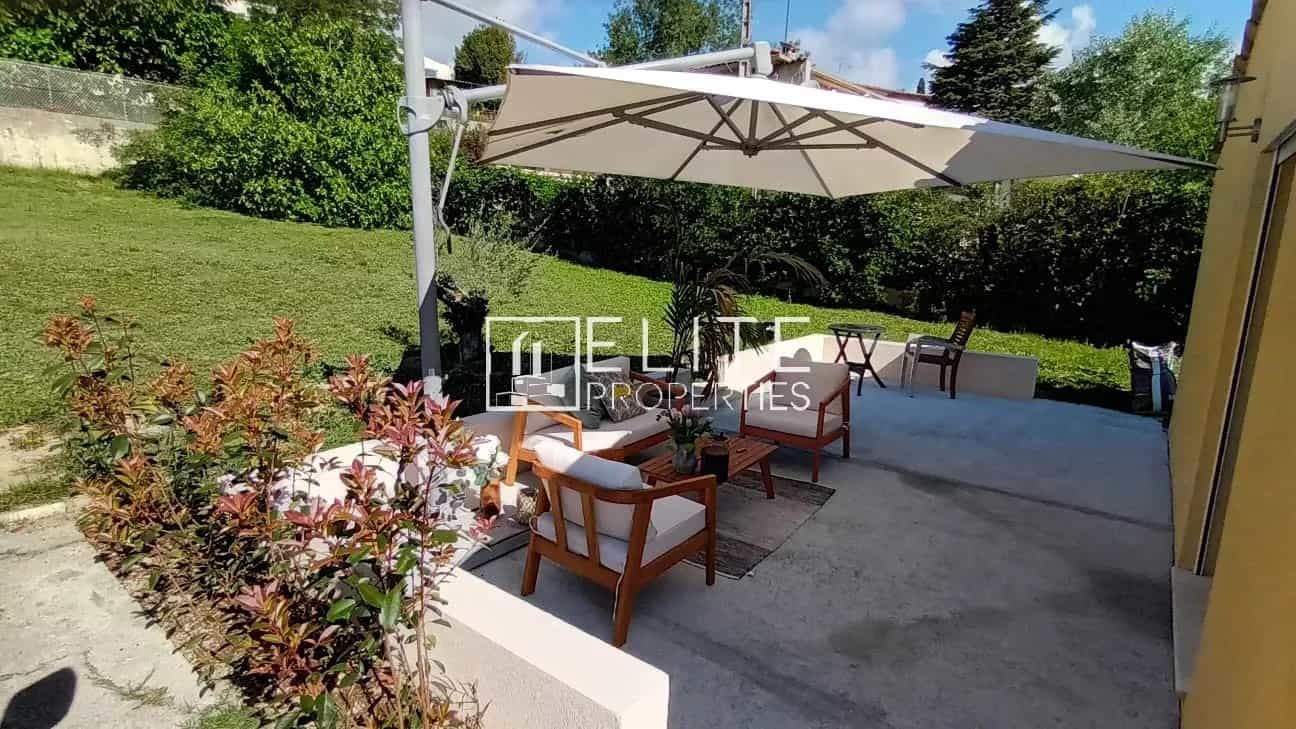 Rumah di La Roquette-sur-Siagne, Provence-Alpes-Cote d'Azur 11620437