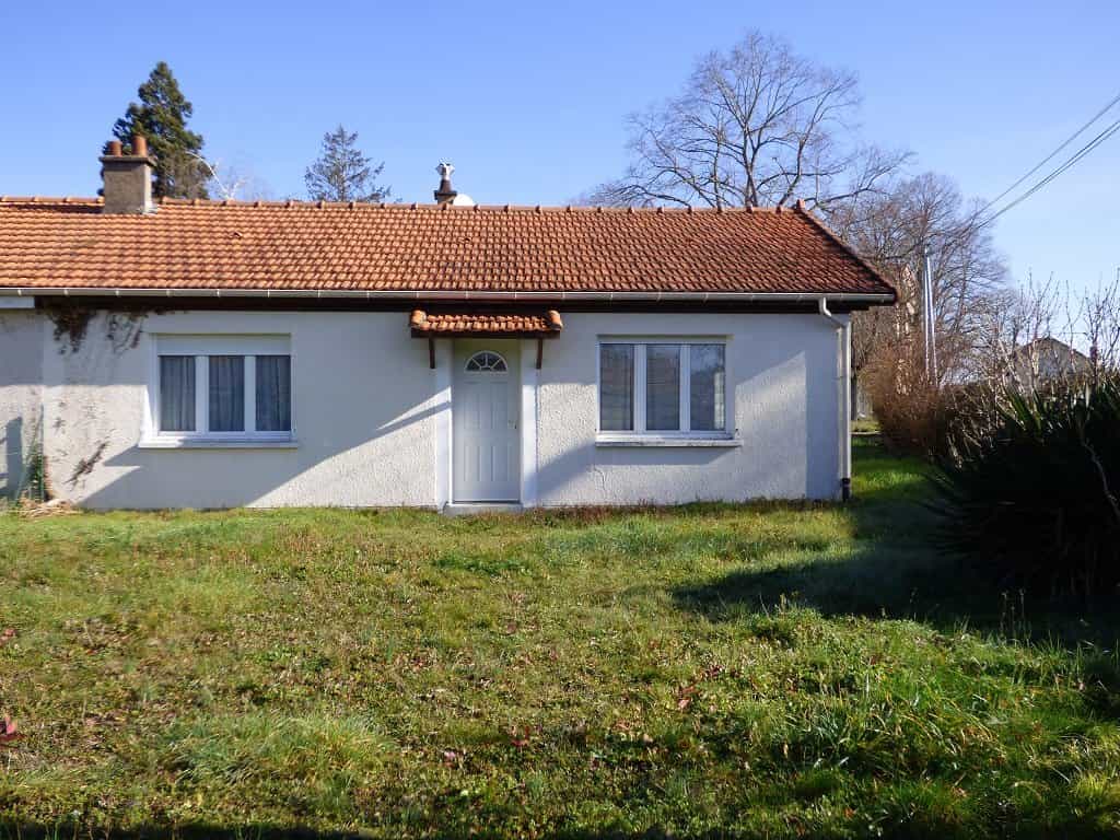 House in Chatellerault, Nouvelle-Aquitaine 11620442
