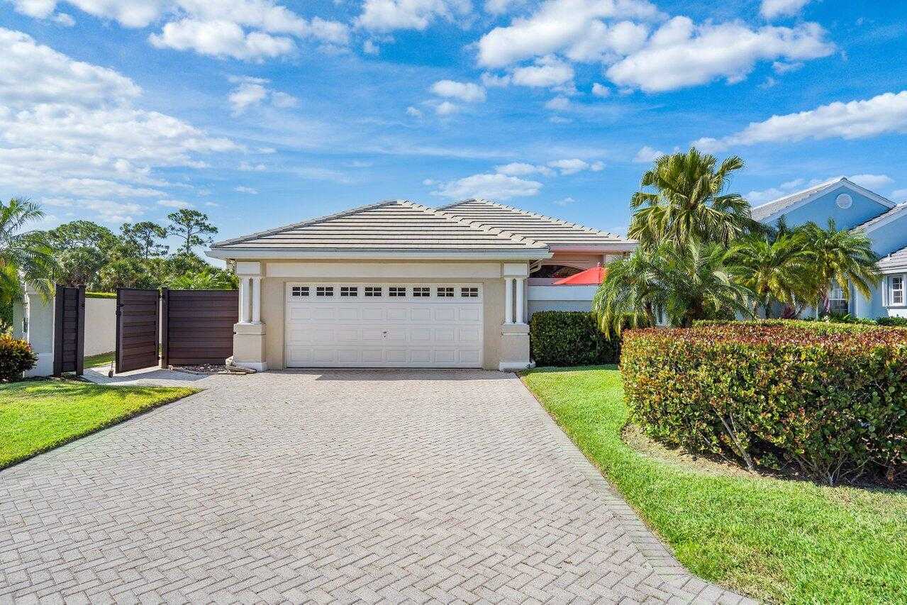 House in Palm Beach Gardens, Florida 11620898