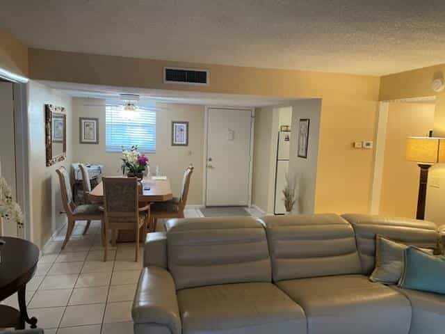 Condominium in Palm Springs, Florida 11620938