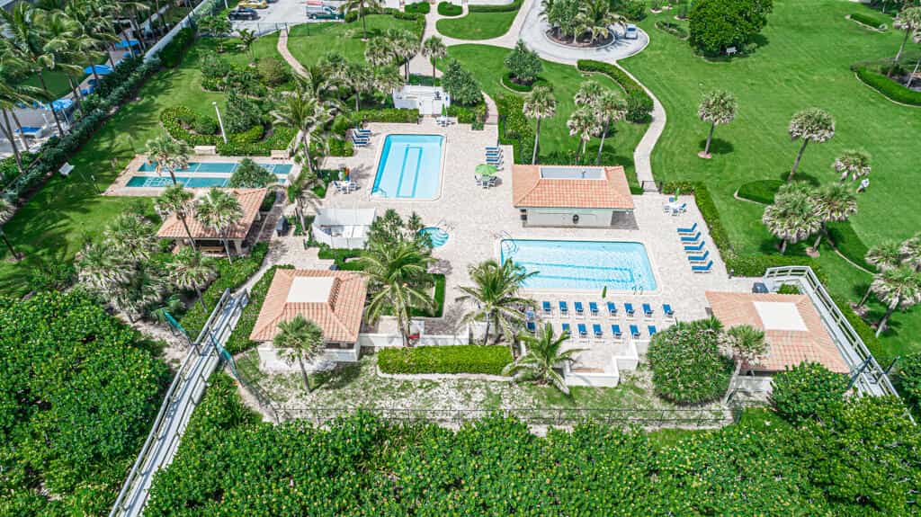 Condominium in Palm Beach Shores, Florida 11620944