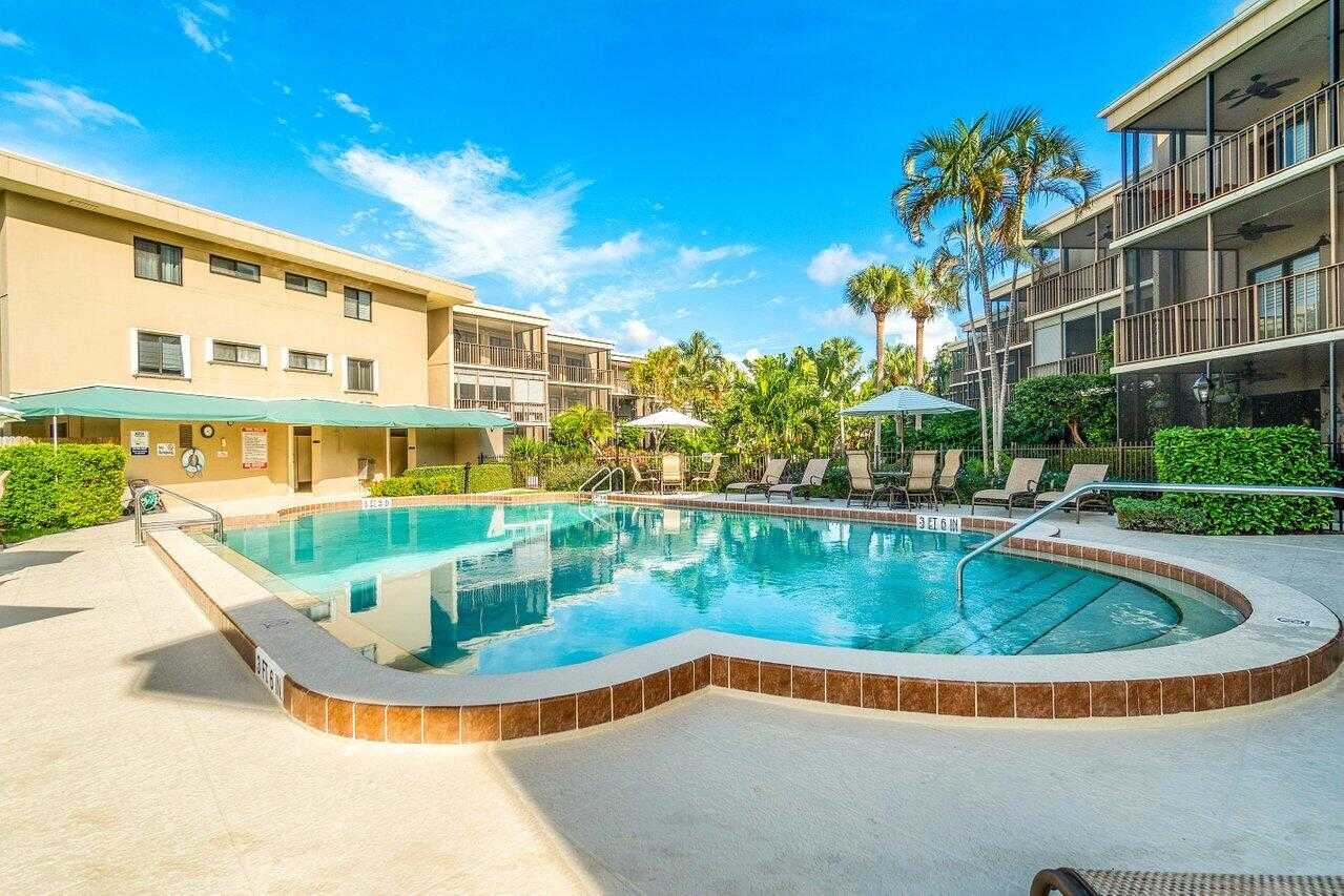 Condominium in South Palm Beach, Florida 11620956