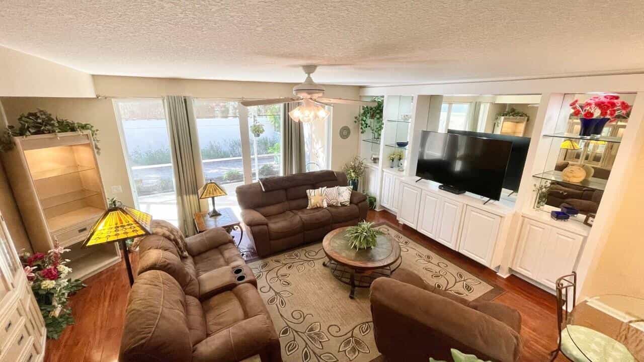 Condominium in Golden Lakes, Florida 11620967