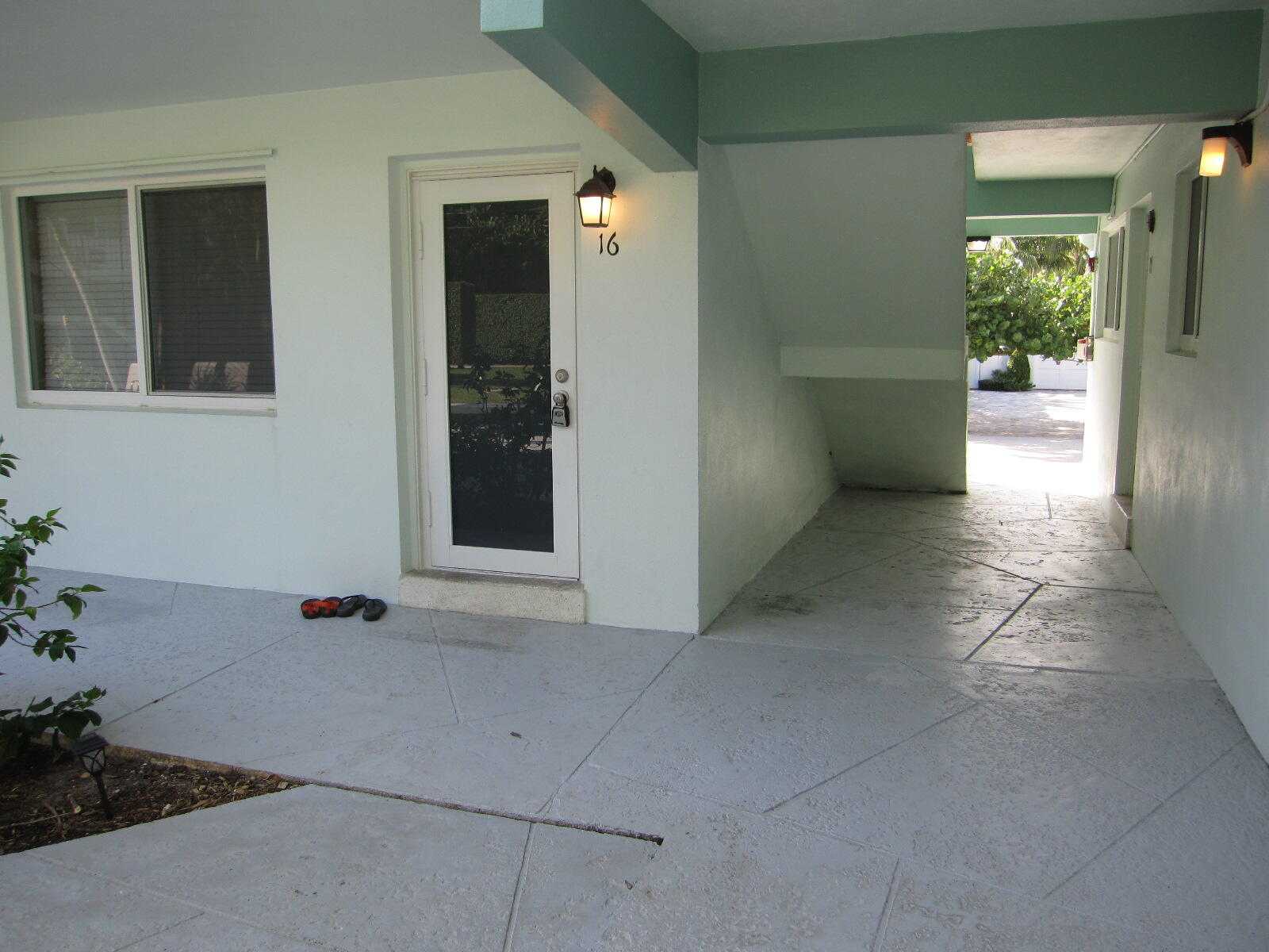 House in Ocean Ridge, Florida 11621005